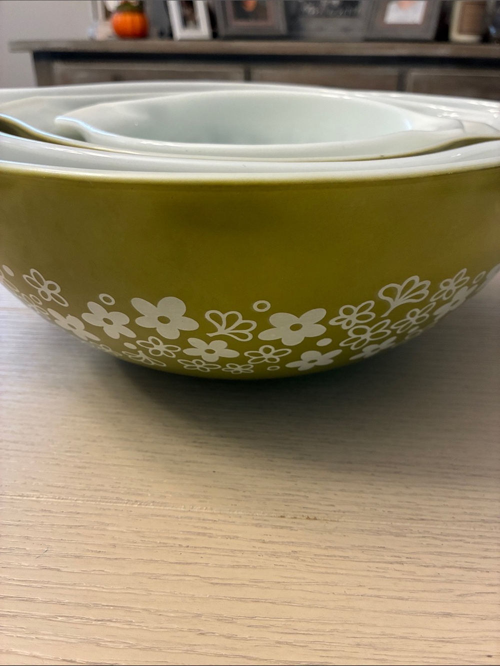 4-Piece Vintage Pyrex Cinderella bowls/Green and one Med Amish Butterprint - Picture 9 of 13